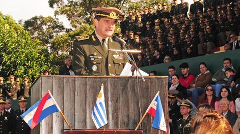 imagen de El comandante del Ejército busca despegarse de la omertá militar, mientras la organización Familiares insiste con su remoción