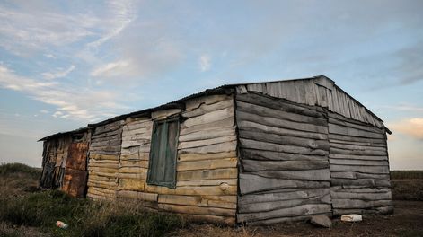 En el Uruguay profundo el abastecimiento regular de agua potable es un problema para los productores rurales y sus familias. Foto: Santiago Mazzarovich /adhoc
