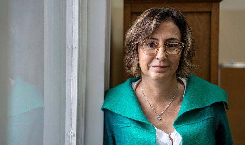Vanessa Ems en su oficina del Área de Psiquiatría del Hospital de Clínicas en Montevideo. Foto: Mauricio Zina, adhocFOTOS
