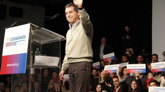 imagen de Talvi fomenta que en sus actos los ciudadanos le hagan preguntas, aunque luego las respuestas descolocan a su auditorio colorado imagen de Talvi fomenta que en sus actos los ciudadanos le hagan preguntas, aunque luego las respuestas descolocan a su auditorio colorado