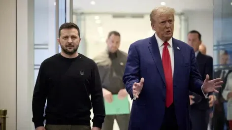 El presidente ucraniano, Volodímir Zelenski, junto a Donald Trump en Nueva York, el 27 de setiembre de 2024