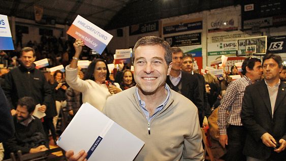 imagen de Después de afiliarse al partido, Talvi se presentó ante autoridades coloradas y reivindicó su vinculación con esa colectividad imagen de Después de afiliarse al partido, Talvi se presentó ante autoridades coloradas y reivindicó su vinculación con esa colectividad