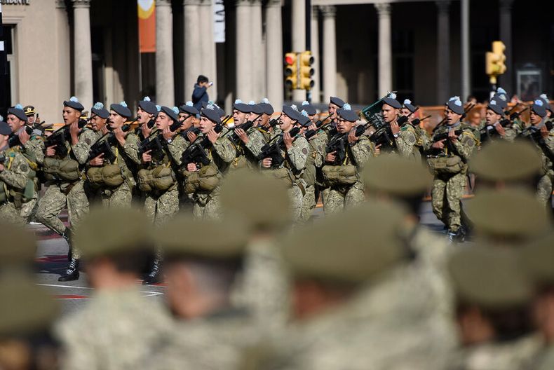 Desfile por el Día del Ejército en 2019, último año de gobierno de Tabaré Vázquez. Foto: Nicolás Celaya / adhocFOTOS