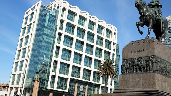 imagen de El próximo gobierno enfrentará  un panorama económico sombrío, advirtieron expertos colorados