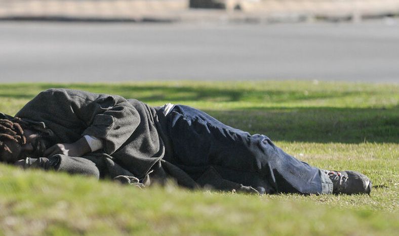 imagen de En 2017 ninguna persona fue a la Justicia por dormir en la calle, pese a que una ley lo sanciona con días de trabajo comunitario