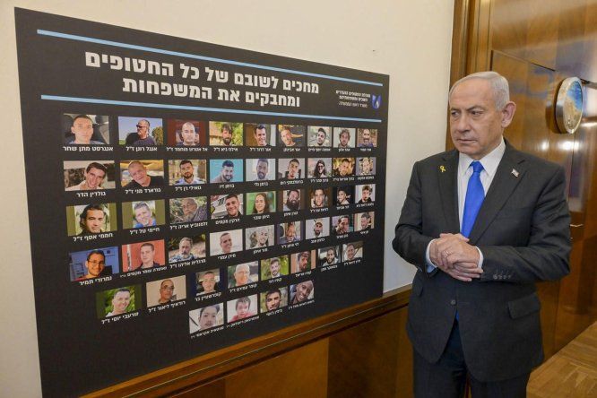 El primer ministro de Israel Benjamin Netanyahu, este jueves antes de entrar a la reunión del gabinete de gobierno.