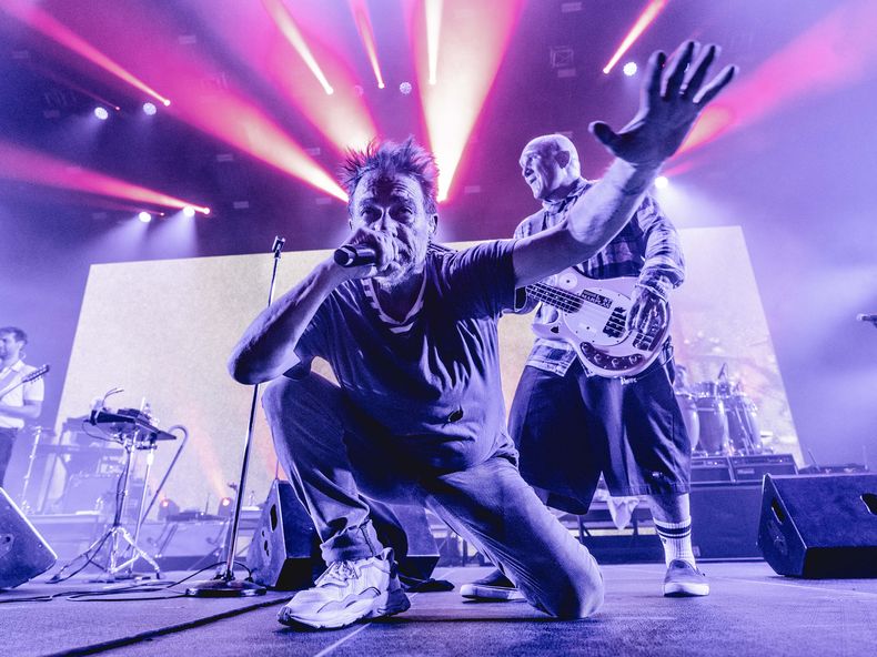 Los Fabulosos Cadillacs presentaron su concierto por los 40 años de la banda en el Antel Arena.