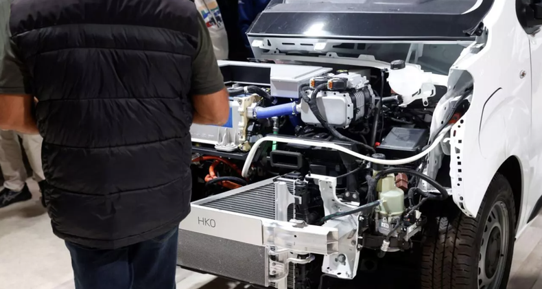 Stellantis presentó sus furgonetas comerciales de pila de combustible de hidrógeno en el Salón del Automóvil de París el año pasado