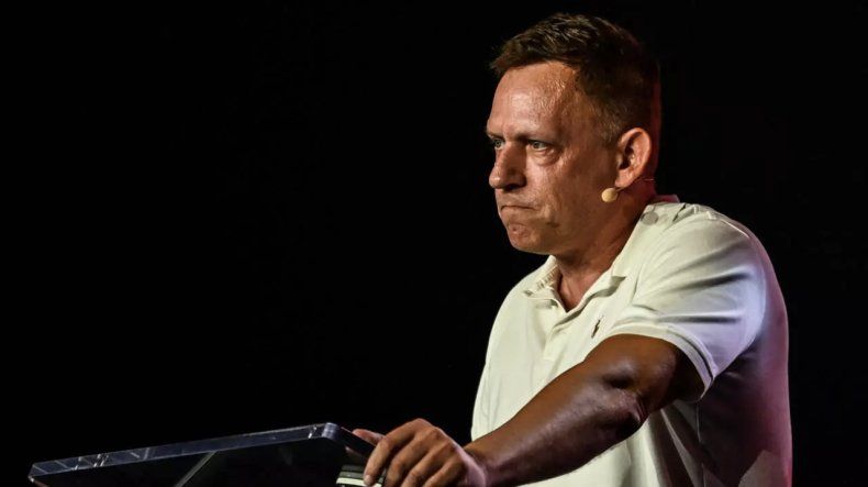 Foto de archivo: Peter Thiel, cofundador de PayPal y Palantir Technologies, habla en la Conferencia Bitcoin 2022 en el Centro de Convenciones de Miami Beach, Florida, el 7 de abril de 2022.