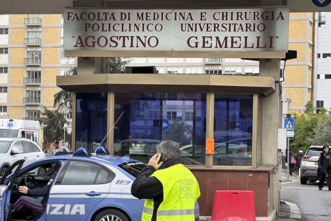 Una vista general del hospital Agostino Gemelli de Roma, donde está ingresado el papa Francisco.