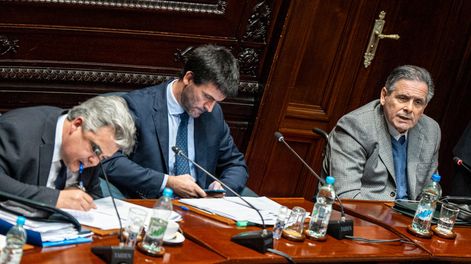 Alejandro Sciarra y Guillermo Fossati durante la Interpelación en la Cámara de Senadores
