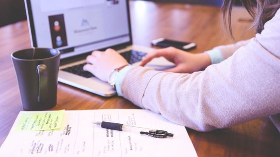 Más de 7.000 avisos ofreciendo puestos de trabajo fueron publicados en portales y otros medios en febrero Más de 7.000 avisos ofreciendo puestos de trabajo fueron publicados en portales y otros medios en febrero