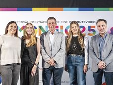 De Movie Center: gerenta de Marketing María José Scremini, gerenta de Teatros y Contenidos Soledad Ortiz, CEO Francisco Armas, directora Valentina Artagaveytia y gerente de Programación Mauro Aschero. De Movie Center: gerenta de Marketing María José Scremini, gerenta de Teatros y Contenidos Soledad Ortiz, CEO Francisco Armas, directora Valentina Artagaveytia y gerente de Programación Mauro Aschero.