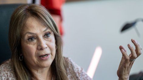 Ana Ferraris en su oficina de Junta de Transparencia y Ética Pública en Montevideo.