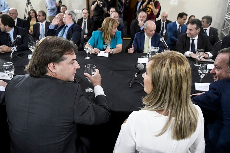 imagen de Las dificultades para armar un gabinete con más mujeres: partidos no presentaron nombres y hubo rechazos por actividad privada