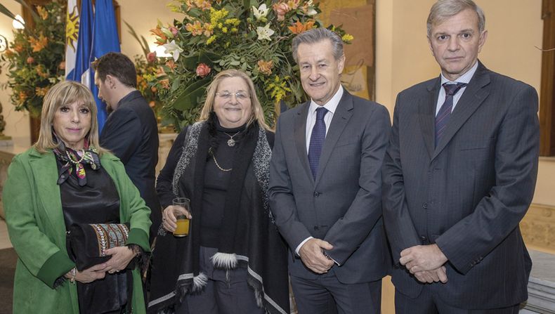 Directora de Asuntos Internacionales del Ministerio de Defensa Alicia Barbani, senadora Graciela Bianchi, presidente de Antel Gabriel Gurméndez y secretario nacional del Deporte Sebastián Bauzá. Fotos: Gastón Tricárico