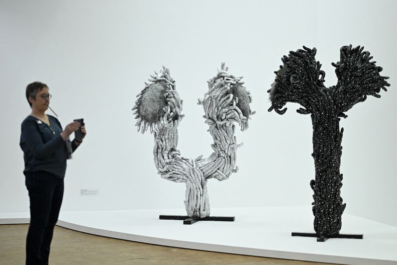 Las formas fálicas son uno de los motivos recurrentes en la obra de Kusama, quien utilizó el arte como medio de protesta contra la desigualdad de género.