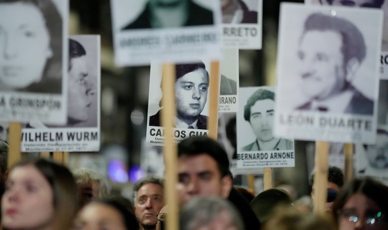 30ª Marcha del Silencio por la avenida 18 de Julio en Montevideo&nbsp;