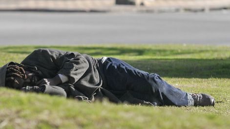 imagen de En 2017 ninguna persona fue a la Justicia por dormir en la calle, pese a que una ley lo sanciona con días de trabajo comunitario