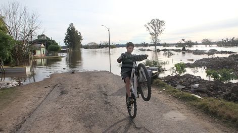 imagen de Entre la ansiedad y el desánimo, los evacuados de Paysandú se  preparan para volver a sus casas tras la cuarta inundación del siglo
