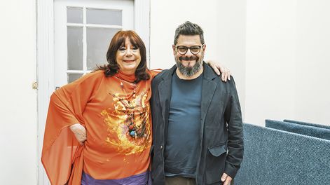 Ludovica Squirru junto al director editorial de Penguin Random House Julián Ubiría.
