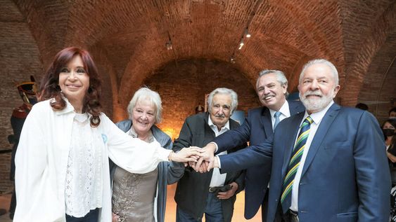Cristina Fernández, Lucía Topolansky, José Mujica, Alberto Fernández y Lula. Foto: AFP Cristina Fernández, Lucía Topolansky, José Mujica, Alberto Fernández y Lula. Foto: AFP