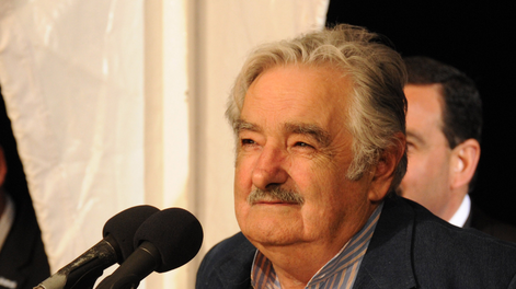 imagen de Mujica y Chomsky