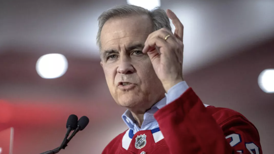 El primer ministro canadiense y líder liberal, Mark Carney, con una camiseta personalizada del equipo de hockey Montreal Canadiens, habla durante un mitin de campaña en Laval, Quebec, Canadá, el 22 de abril de 2025 El primer ministro canadiense y líder liberal, Mark Carney, con una camiseta personalizada del equipo de hockey Montreal Canadiens, habla durante un mitin de campaña en Laval, Quebec, Canadá, el 22 de abril de 2025