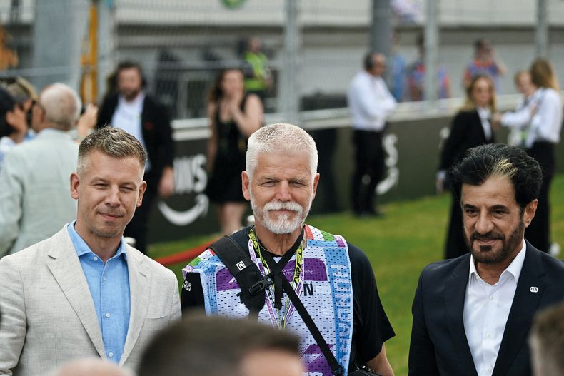 El mandatario se encontró en el paddock con el primer ministro de Hungría, Peter Magyar, y el presidente de la Federación Internacional del Automóvil, Mohammed Ben Sulayem.
