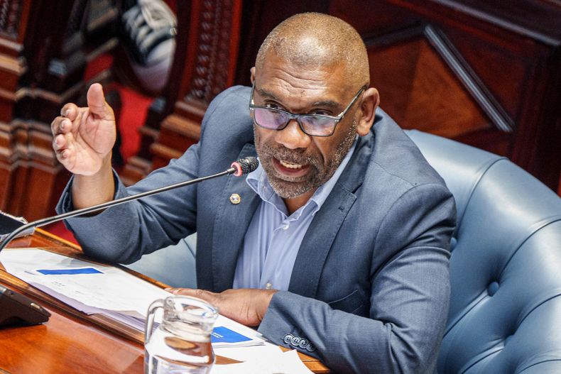 Edgardo Ortuño durante la Comisión Permanente en la Cámara de Senadores del Palacio Legislativo en Montevideo.
