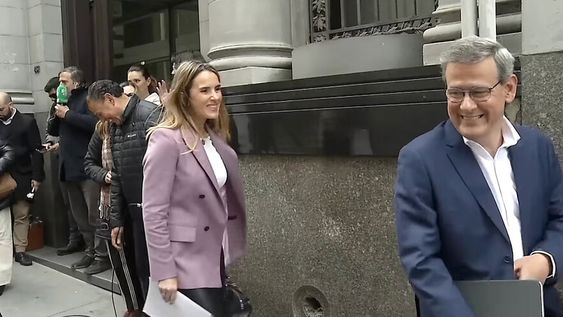 Carolina Ache se retira de Fiscalía tras declarar. Foto: captura VTV Noticias Carolina Ache se retira de Fiscalía tras declarar. Foto: captura VTV Noticias