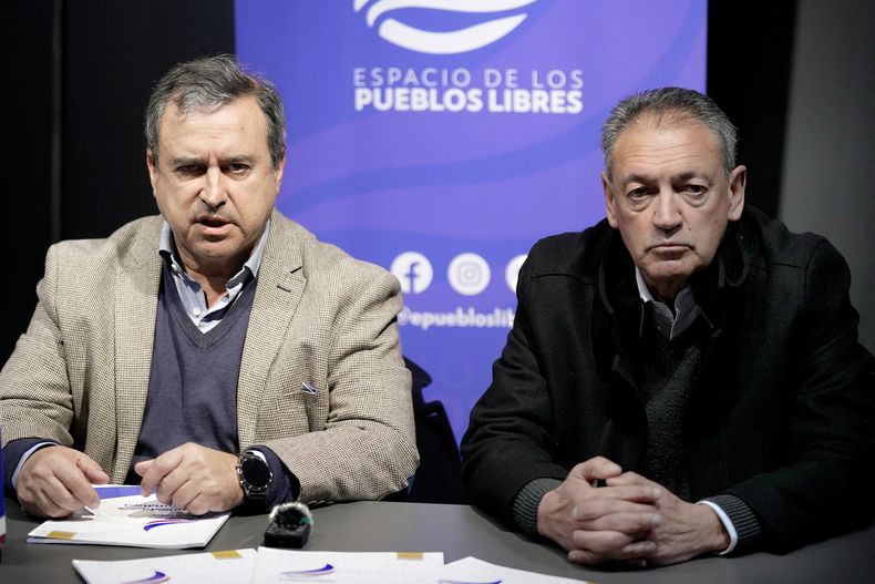 Raúl Lozano y Eduardo Radaelli durante la presentación de propuestas sectoriales al programa de Cabildo Abierto   
