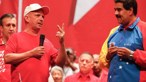 Hugo Carvajal junto a Nicolás Maduro. Foto: AFP