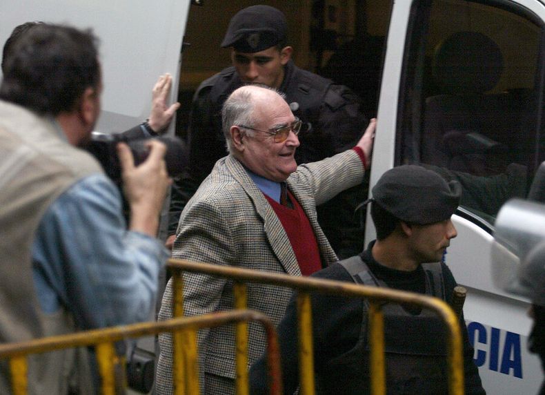 imagen de Tras “escrache” del sindicato del Servicio Médico Integral, Gavazzo pasa a recibir atención médica en el Hospital Militar