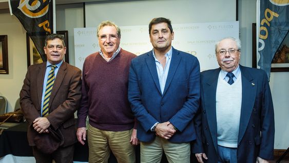 Los expositores: Lionel de Mello, Armando Castaingdebat, Enrique Belo y Hector Henry