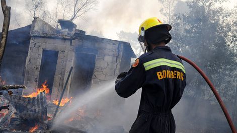 Un proyecto propone que los bomberos tengan su día. Foto: Ricardo Antúnez / adhocFOTOS
