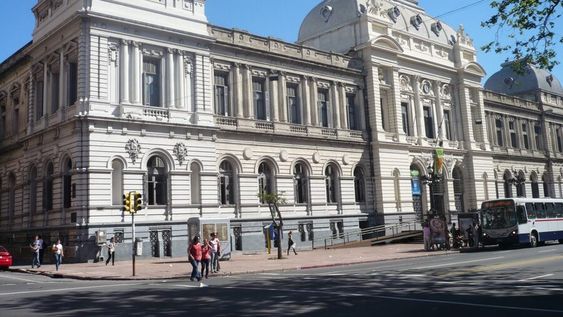 Facultad de Derecho. Foto: @Udelaruy Facultad de Derecho. Foto: @Udelaruy
