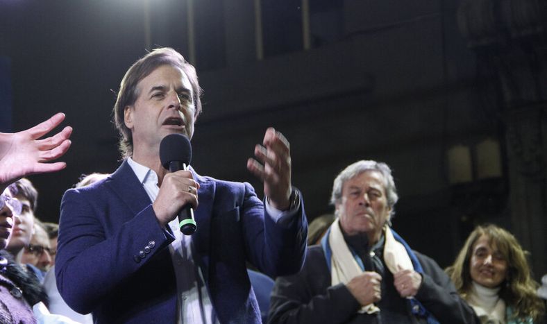 imagen de El grupo de intendentes se acerca a Lacalle Pou y el comando del candidato evalúa replicar sus planes en seguridad y pobreza