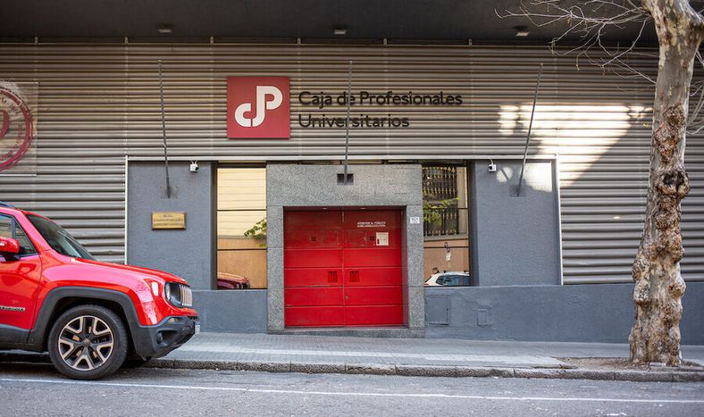 Caja de Profesionales Universitarios. Foto: Mauricio Zina / adhocFOTOS