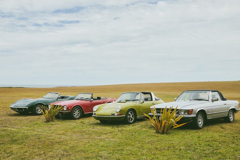 En Las Cárcavas, algunos de los autos prontos para la largada de las  100 millas del Este