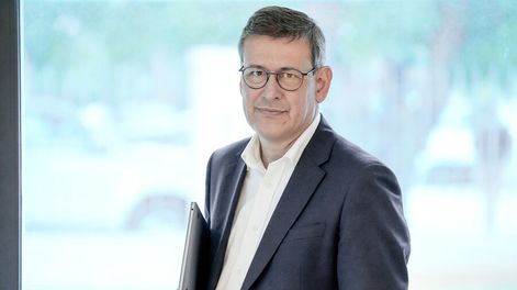 Jorge Díaz durante la entrevista con Búsqueda