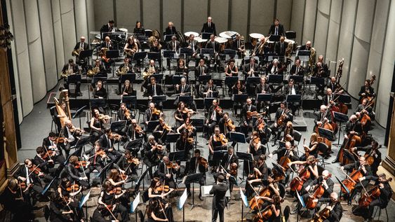 Grandes ballets rusos&nbsp;de la Orquesta Filarmónica de Montevideo interpreta una selección de obras de Piotr Ilich Tchaikovsky y Sergei Prokofiev.