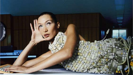 Vogue italia, mayo 2023. Editorial de moda hecha en colaboración con IA. Foto: Carlijn Jacobs 