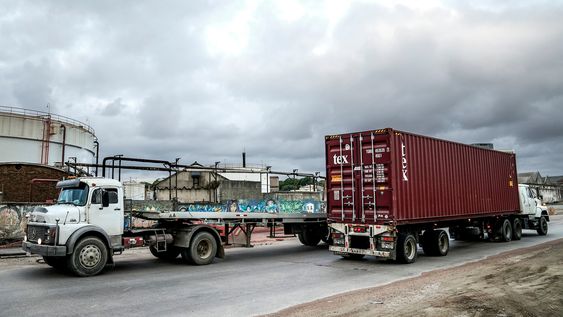 Entrada de camiones al puerto de Montevideo