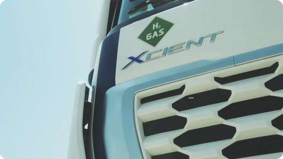 Un camión alimentado con hidrógeno verde. Un camión alimentado con hidrógeno verde.