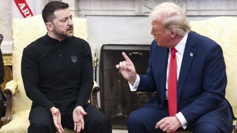 El presidente ucraniano, Volodymyr Zelensky, discute con el presidente estadounidense, Donald Trump, en la Oficina Oval de la Casa Blanca, el 28 de febrero de 2025