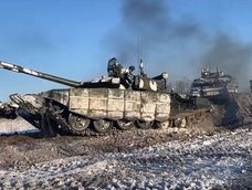 Tanques rusos se movilizan en la frontera con Ucrania