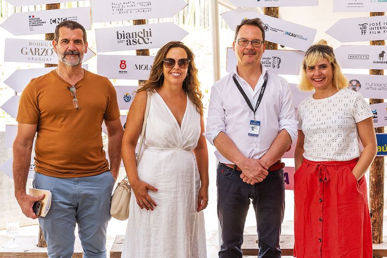 Pablo Mazzola, del JIIFF, con la agregada económica y comercial de Hub.brussels Jimena Villar, el director financiero de Screen Brussels Nöel Magis y la productora belga Julie Esparbes