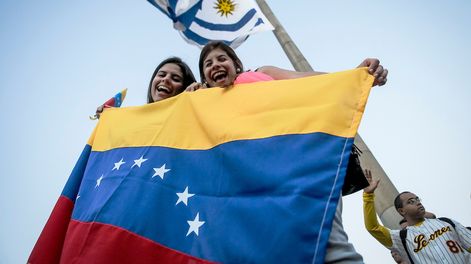 En la plaza de la Democracia —de la Bandera—, una manifestación de venezolanos residentes en Uruguay en enero de 2019, reclamando la nulidad de las autoridades de su país que habían asumido por esos días.&nbsp;