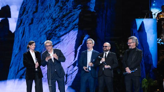 El equipo de El agente secreto, película ganadora de ocho premios.